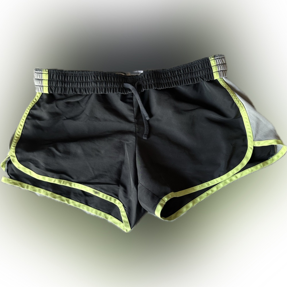 Danskin athletic shorts size medium